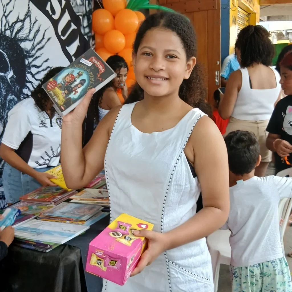 SnapInsta.to_659585204_18315477280284843_2996237457608774127_n-1024x1024 Do descarte à circulação do saber: projeto ressignifica livros e amplia acesso à leitura em periferias de São Paulo