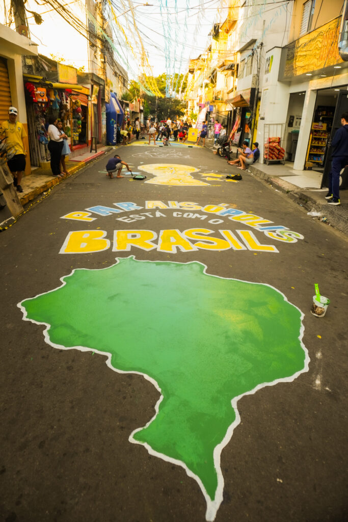 DSC01504-683x1024 Muito além do futebol: comunidades resgatam tradição de pintar ruas para a Copa do Mundo